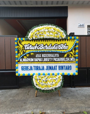 Papan Bunga Duka di Huta Koje